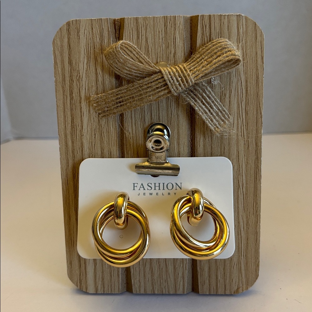 💕5/25💕Gold-Tone Knot Earrings